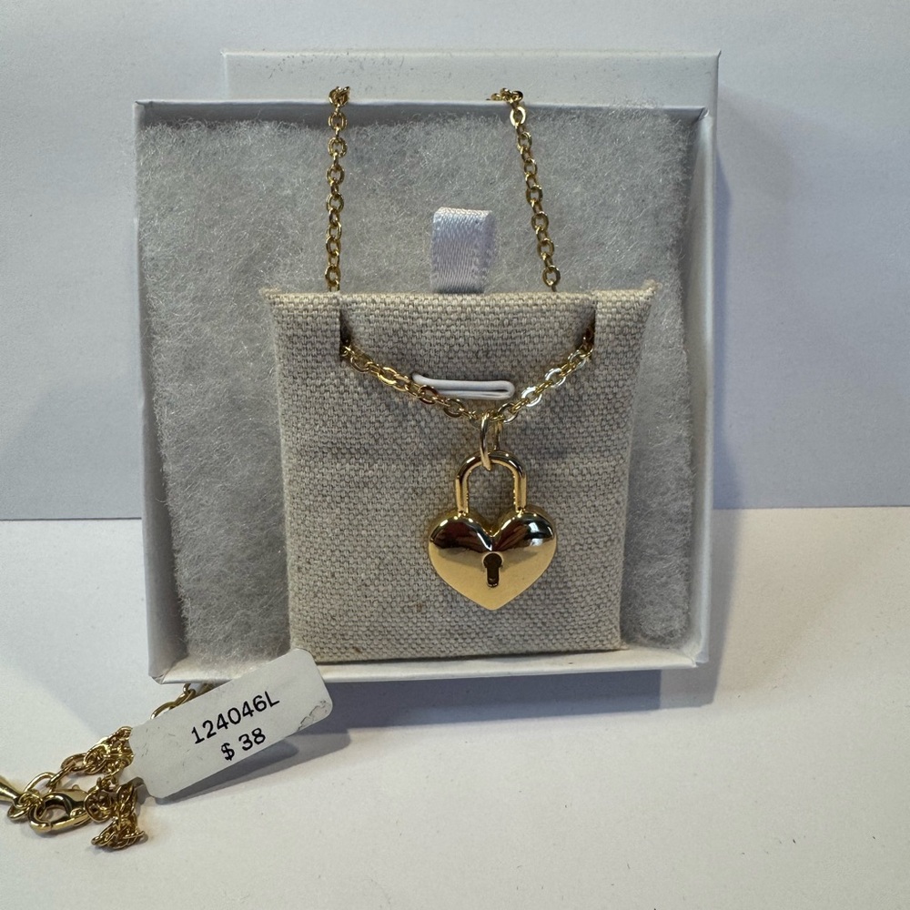 Gold Heart Lock Necklace . Very good quality gold-plated fantasy jewelry